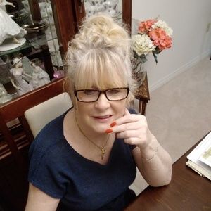 Meet your Posher, Eva